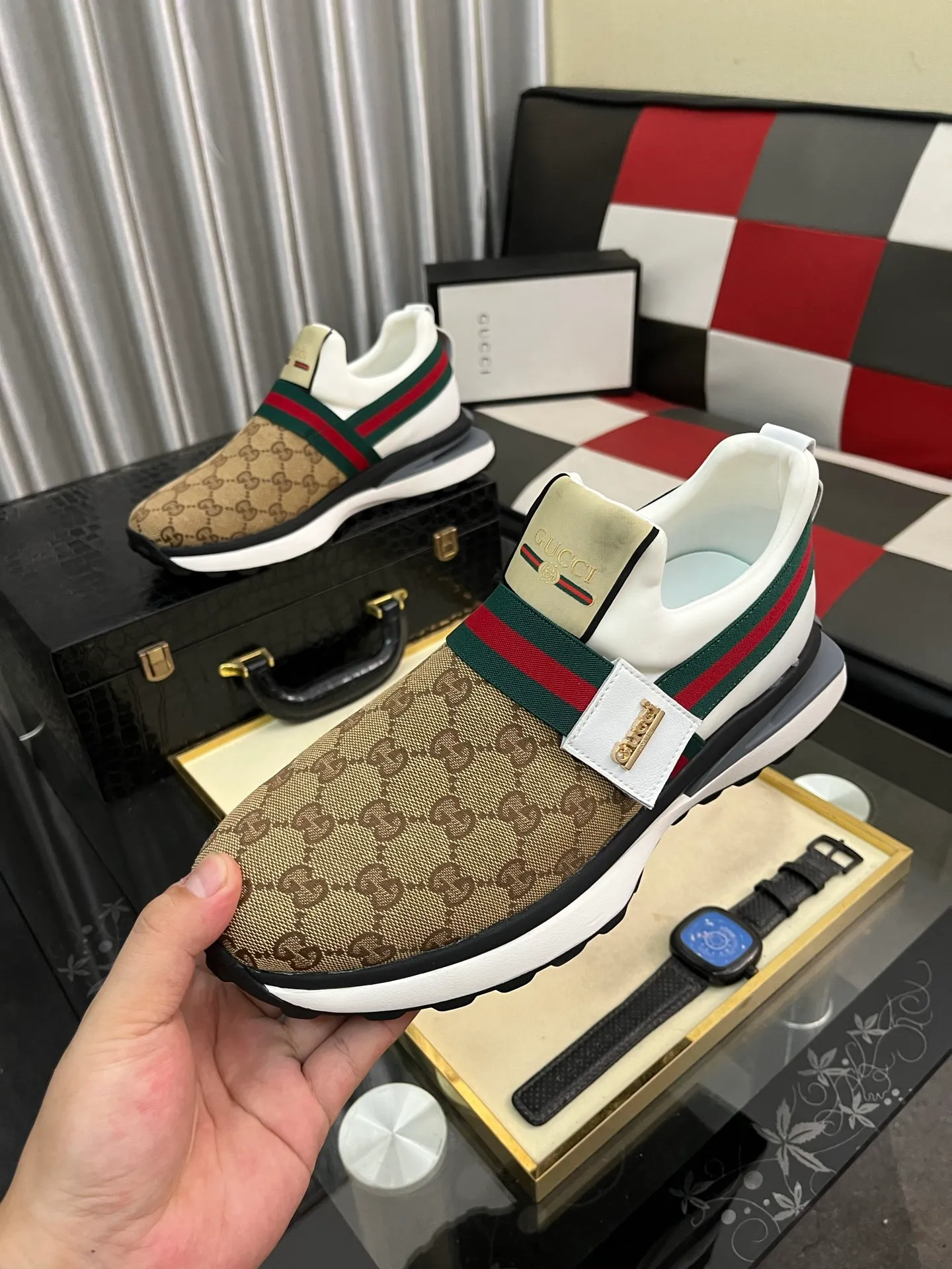 Men's shoes 💰458⌚️⌚️Gucci •Gucci original quality.~ Unique modern style sneakers. 🏃A must-have casual shoe for trendy men😍😍 Original brand imported from Italy, imported original leather, sheep lining (refuses to discolor and grind feet) Sole: Original sole provided by the original factory, French lazy style design ⚠️Fit to the feet, original quality attached, super comfortable original sole, code number: 38-443️⃣colors available